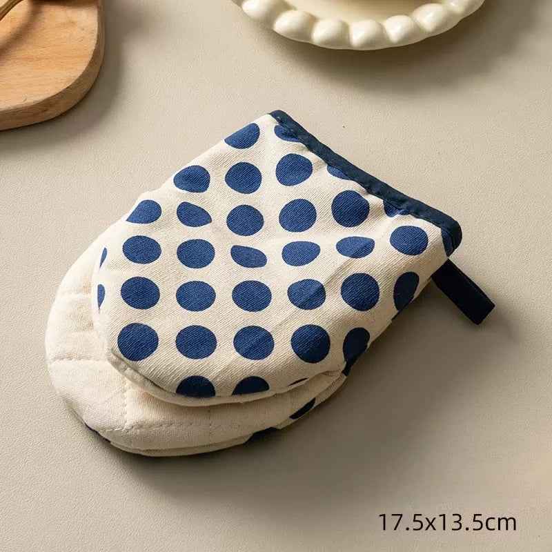 Polka Dot Heat Resistant Oven Mitts | Japanese Style Microwave Safe Kitchen Gloves
