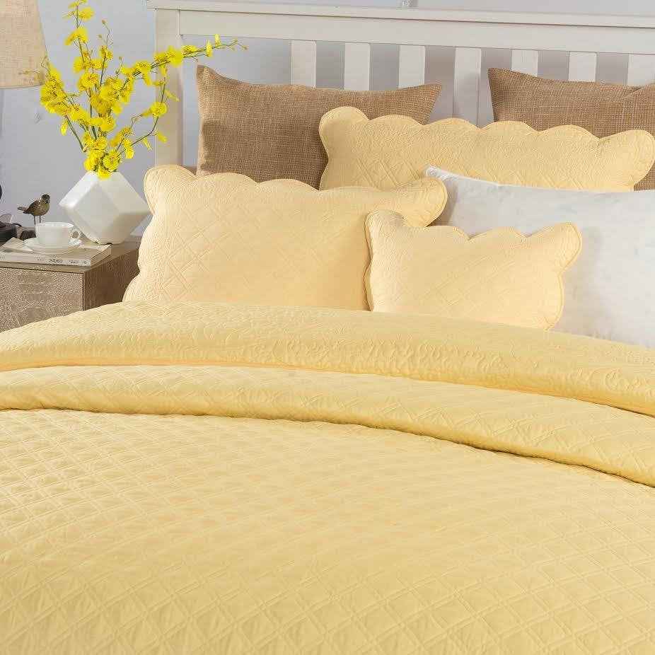 Tache Buttercup Puffs Yellow Diamond Matelasse Scalloped Quilt Set (YELLEMDES)