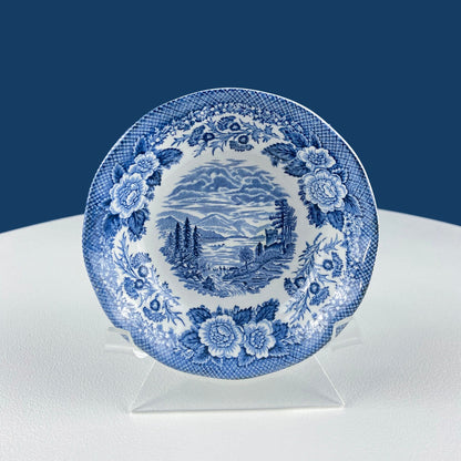 Fine English Blue & White Tableware Set — 3 Plates & 2 Berry Bowls