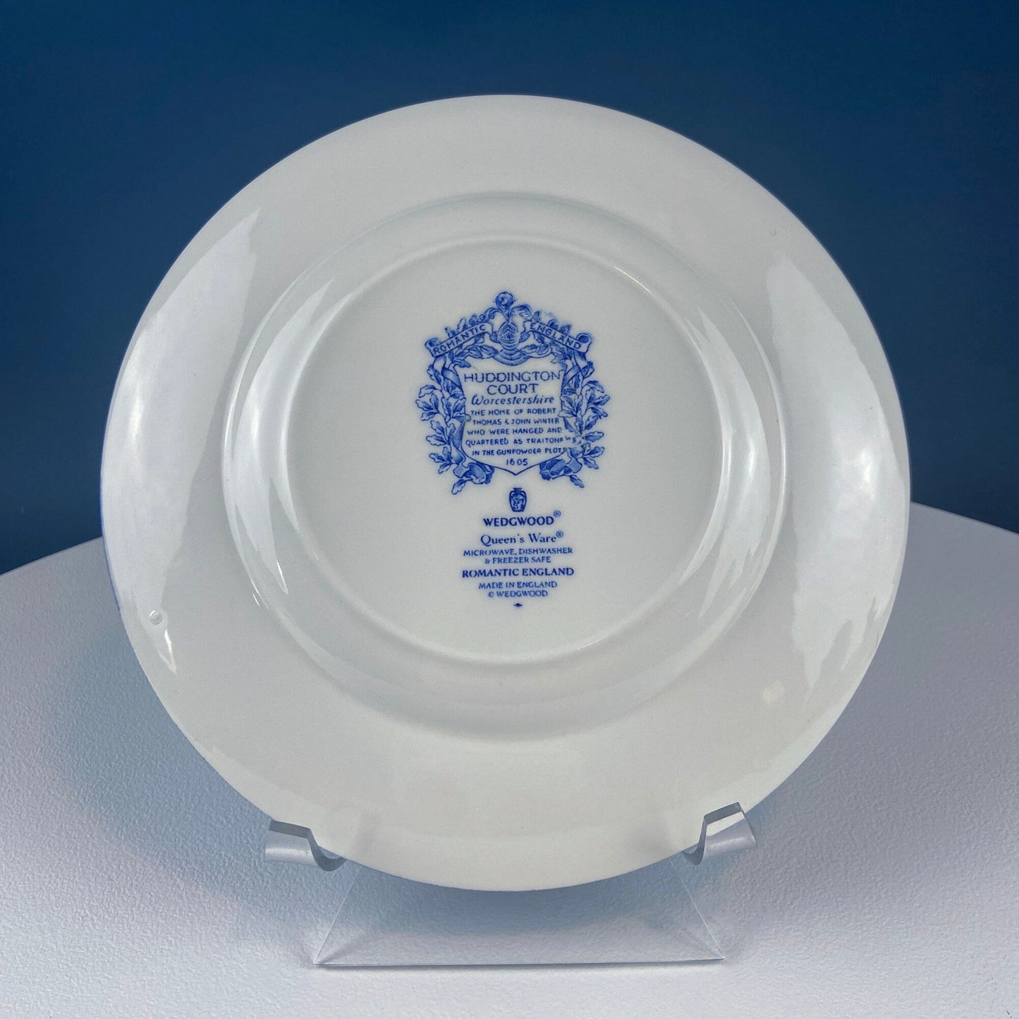 Fine English Blue & White Tableware Set — 3 Plates & 2 Berry Bowls
