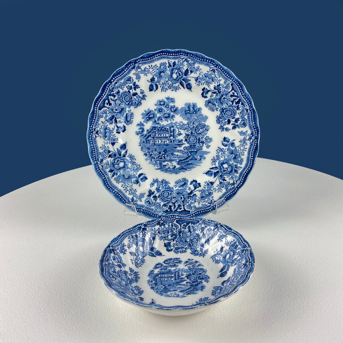 Fine English Blue & White Tableware Set — 3 Plates & 2 Berry Bowls