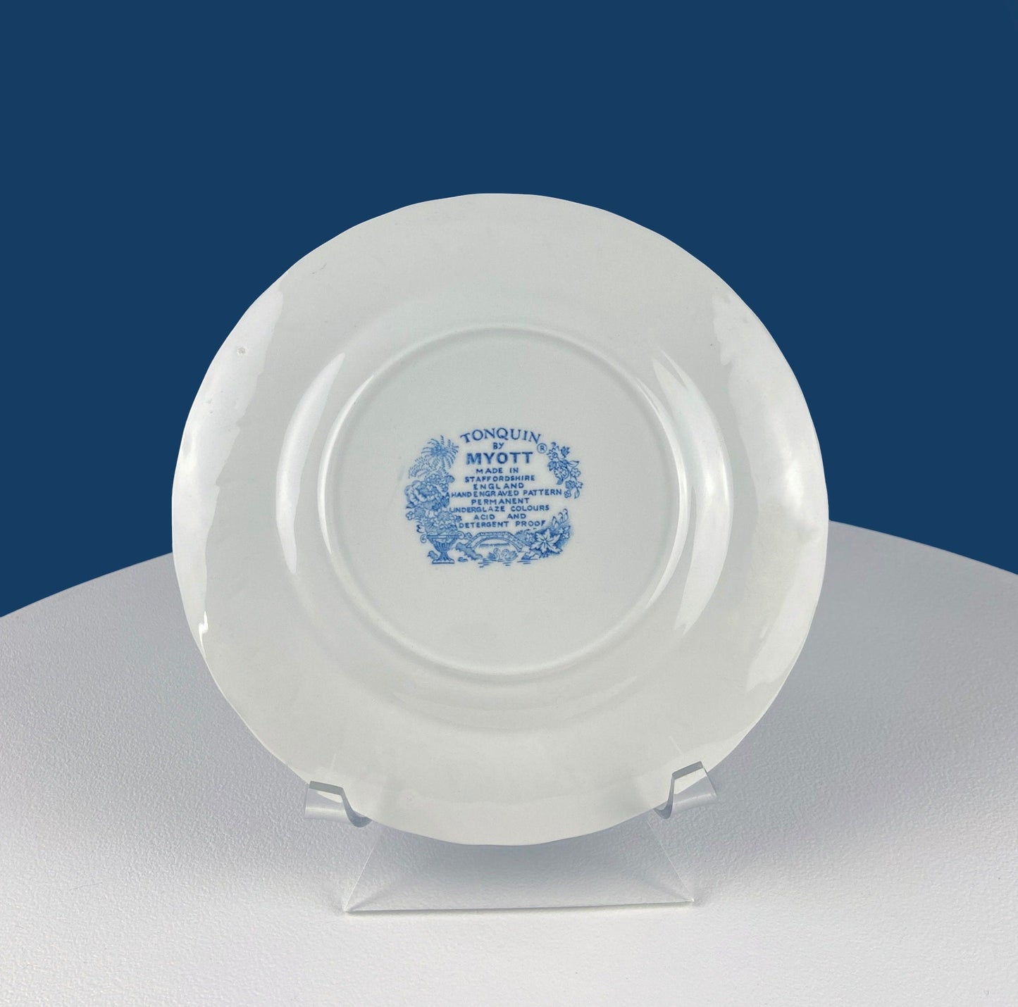 Fine English Blue & White Tableware Set — 3 Plates & 2 Berry Bowls